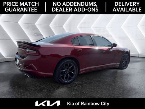 Used 2019 Dodge Charger SXT w/ Blacktop Package RWD image 5