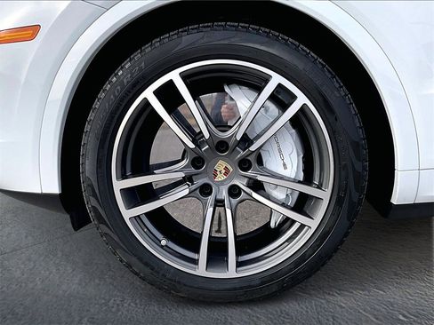 Used 2023 Porsche Cayenne Turbo image 11