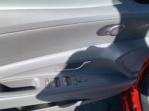 Certified 2025 Hyundai Elantra SE w/ Cargo Package FWD image 10