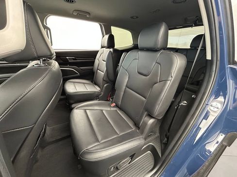 Used 2024 Kia Telluride S FWD image 37