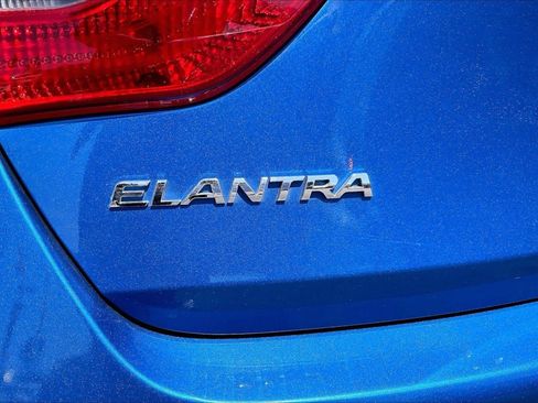 Used 2017 Hyundai Elantra GT FWD image 8