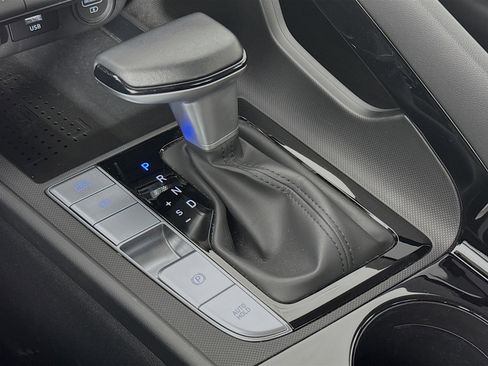 Used 2023 Hyundai Elantra Limited w/ Preferred Accessory Package FWD image 17