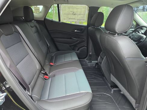 New 2026 Chevrolet Trax LT w/ Sunroof Package FWD image 21