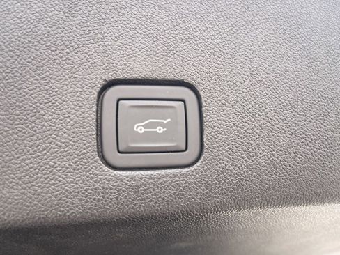 Certified 2024 Cadillac XT6 Premium Luxury w/ LPO, Floor Liner Package AWD/4WD image 8