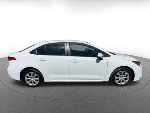 Used 2025 Toyota Corolla LE image 16