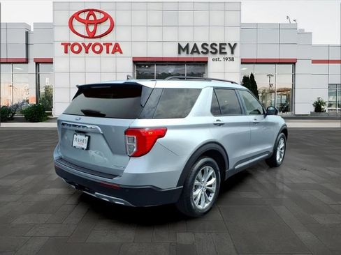Used 2023 Ford Explorer XLT w/ Equipment Group 202A AWD/4WD image 3
