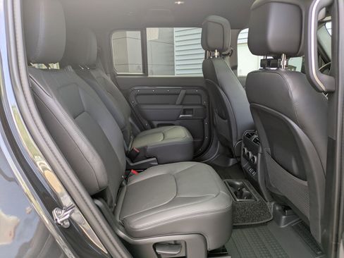 New 2026 Land Rover Defender 130 X-Dynamic SE AWD/4WD image 31
