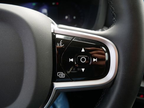 Certified 2025 Volvo XC60 B5 Plus image 26