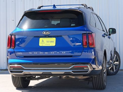 Used 2021 Kia Sorento EX image 4