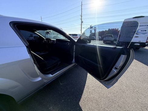 Used 2007 Ford Mustang Coupe RWD image 25