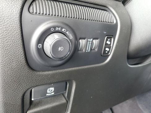 Used 2024 Jeep Wagoneer L Series II RWD image 23