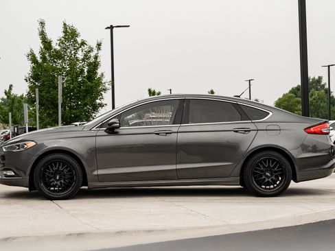 Used 2017 Ford Fusion SE w/ Equipment Group 602A FWD image 6
