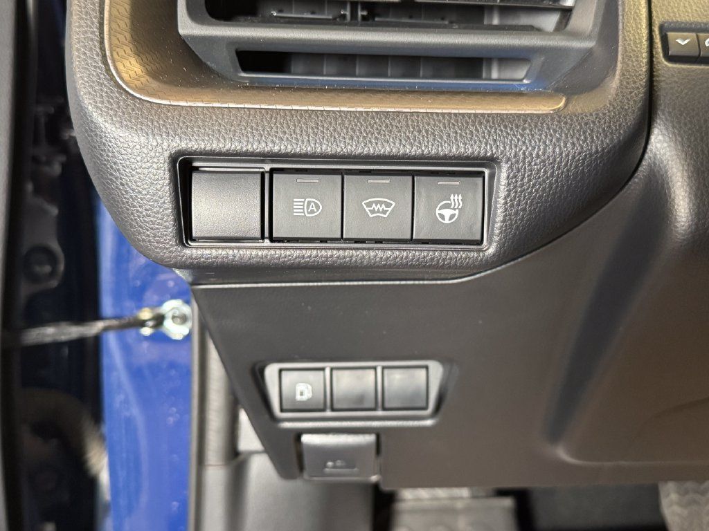 Used 2024 Toyota Prius XLE FWD image 18