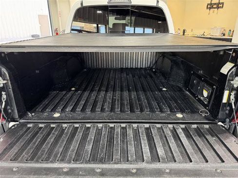 Used 2019 Toyota Tacoma TRD Sport AWD/4WD image 31