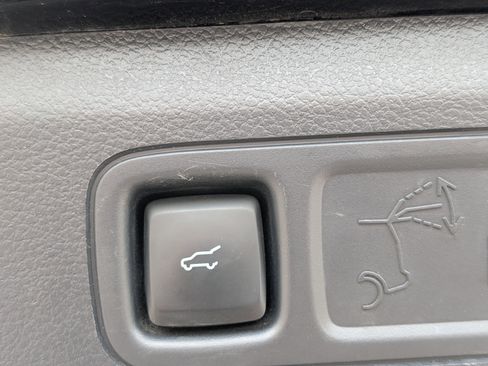 Used 2024 Ford Expedition XLT image 37