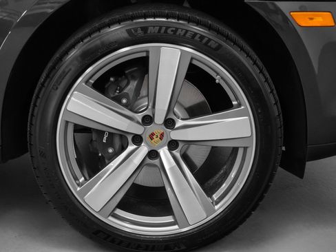 Used 2025 Porsche Macan image 15