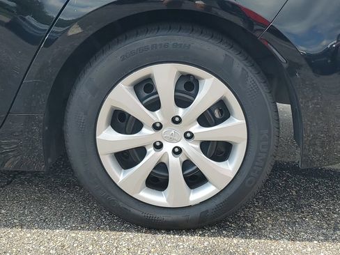 Used 2024 Toyota Corolla LE FWD image 31
