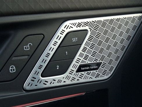 Used 2025 BMW X2 xDrive28i w/ Premium Package image 22