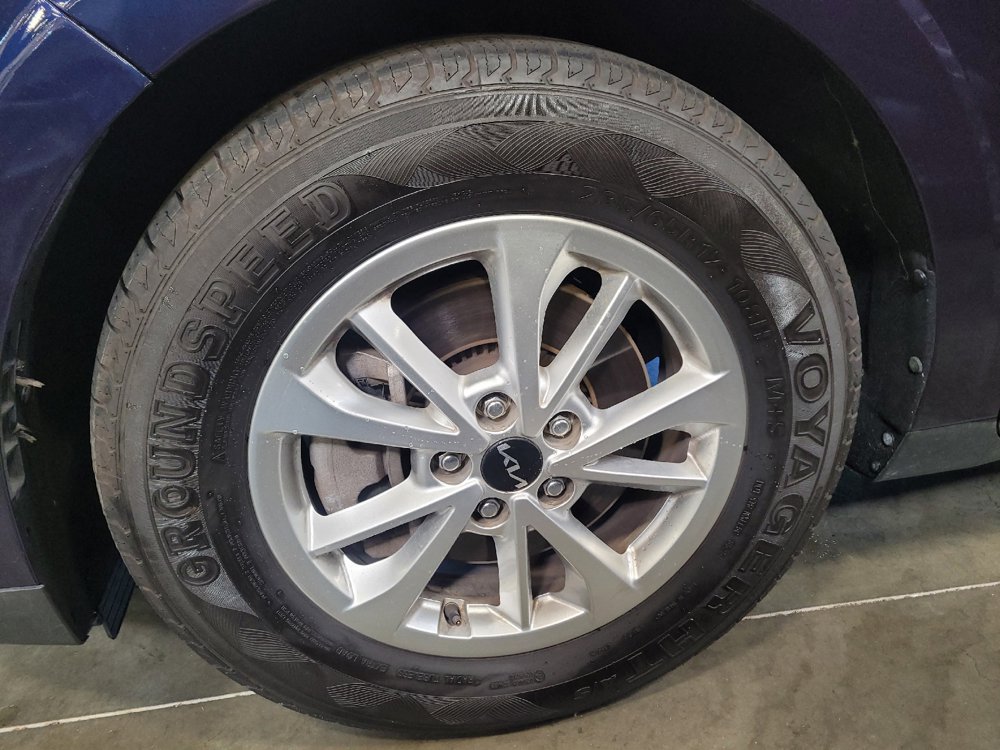 Used 2022 Kia Carnival LX FWD image 31