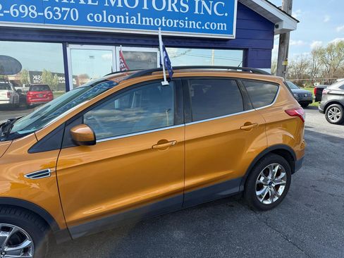 Used 2016 Ford Escape SE w/ Equipment Group 201A image 2