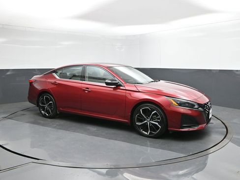 Used 2023 Nissan Altima 2.5 SR FWD image 17