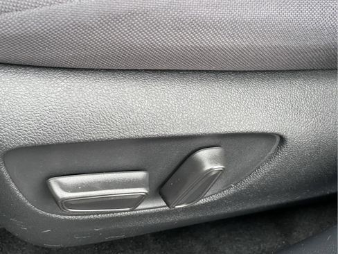 Used 2021 Toyota Highlander LE image 26