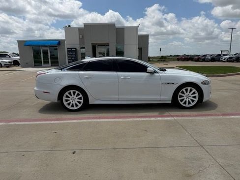 Used 2017 Jaguar XJ R-Sport RWD image 2
