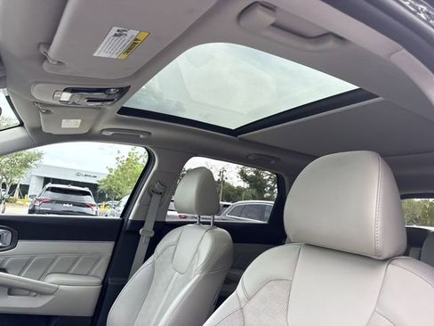 Used 2025 Kia Sorento SX FWD image 22