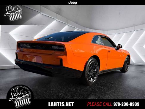 Used 2025 Dodge Charger R/T w/ Quick Order Package 25M R/T image 4