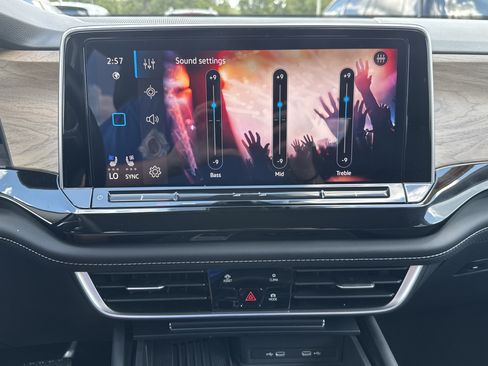 Certified 2025 Volkswagen Atlas SE FWD image 12
