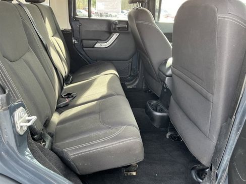 Used 2017 Jeep Wrangler Unlimited Rubicon w/ Dual Top Group image 28