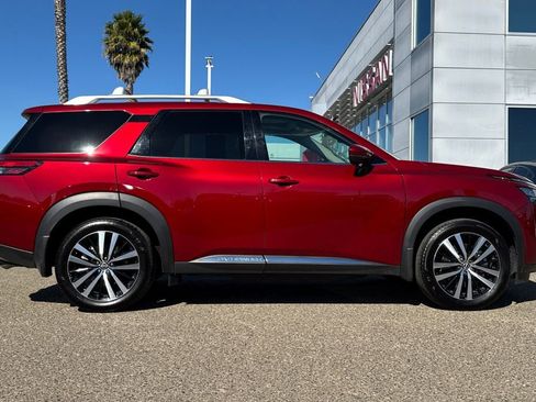 Used 2025 Nissan Pathfinder Platinum w/ Cargo Package image 3