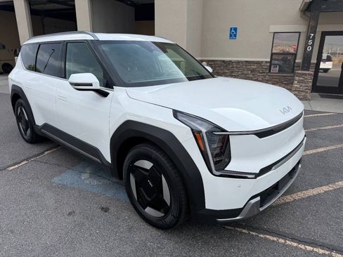Used 2024 Kia EV9 Wind AWD/4WD image 1