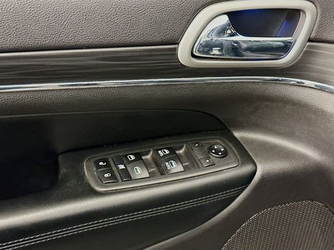 Used 2019 Jeep Grand Cherokee Limited image 15