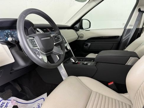 Used 2025 Land Rover Discovery S AWD/4WD image 16