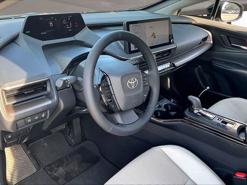 Used 2023 Toyota Prius XLE image 17