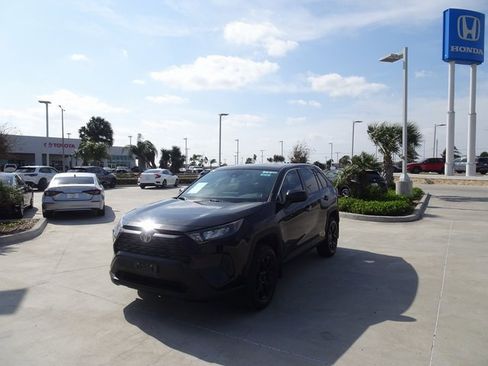 Used 2022 Toyota RAV4 LE image 1