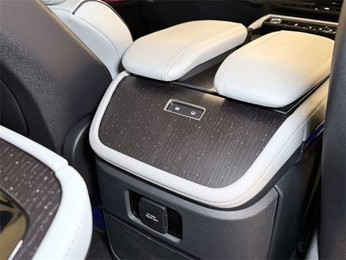 New 2025 Lincoln Navigator L Black Label w/ Black Label Special Edition image 18