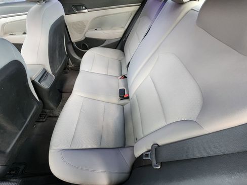 Used 2017 Hyundai Elantra SE image 10