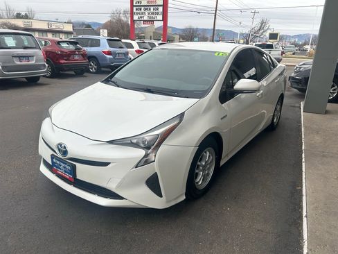 Used 2016 Toyota Prius Two image 2