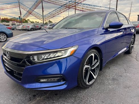 Used 2018 Honda Accord Sport image 3