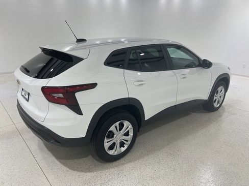 Used 2025 Chevrolet Trax LS image 4