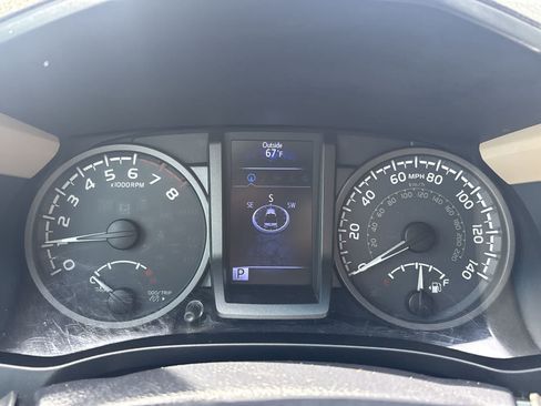 Used 2017 Toyota Tacoma TRD Off-Road w/ Tow Package AWD/4WD image 13