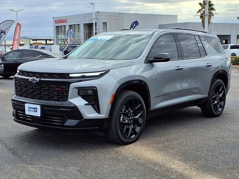 Used 2024 Chevrolet Traverse RS image 3