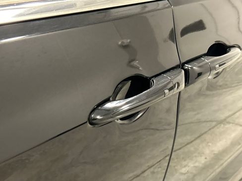 Used 2023 Chrysler Pacifica Touring-L FWD image 13