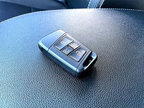 Used 2022 Volkswagen Atlas Cross Sport SEL R-Line image 35