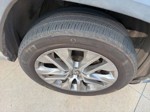 Used 2021 Toyota RAV4 XLE Premium FWD image 9