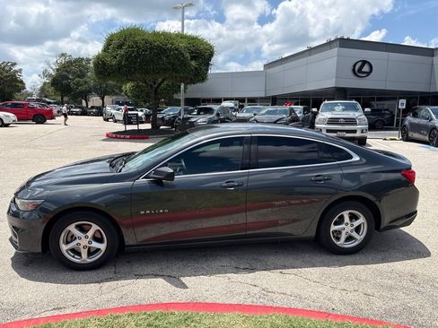 Used 2018 Chevrolet Malibu LS w/ LPO, Convenience Package 1 FWD image 2