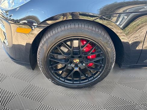Used 2021 Porsche Macan GTS w/ Sport Chrono Package image 36
