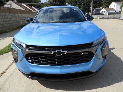 Used 2025 Chevrolet Trax RS w/ Driver Confidence Package FWD image 3